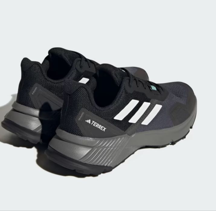 Продаю кроссовки Adidas оригинал