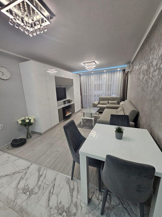 Дава се под наем Двустаен апартамент в Пловдив, Младежки Хълм - 73 кв.м за 715 € - Снимка #2