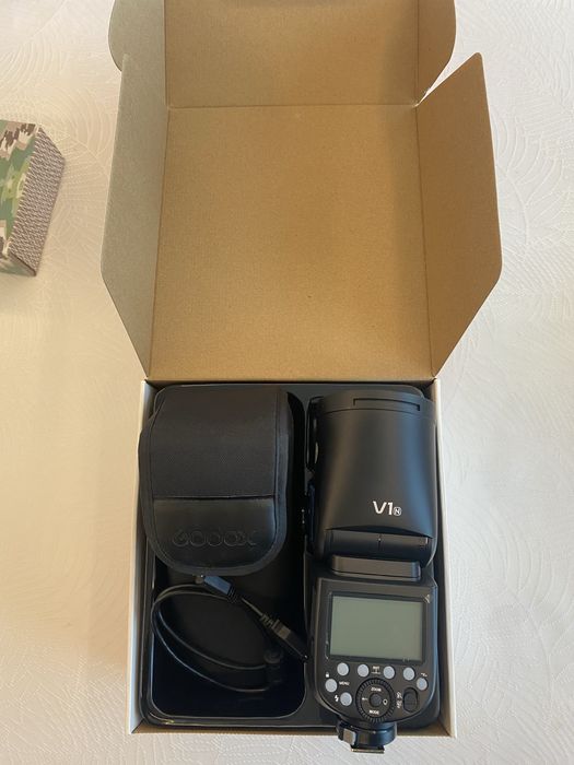 Продавам фотоспарат Nikon с 3 обектива