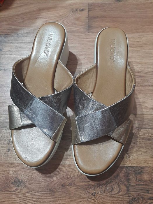 Șlapi de piele Inuovo auriu, nr 40.