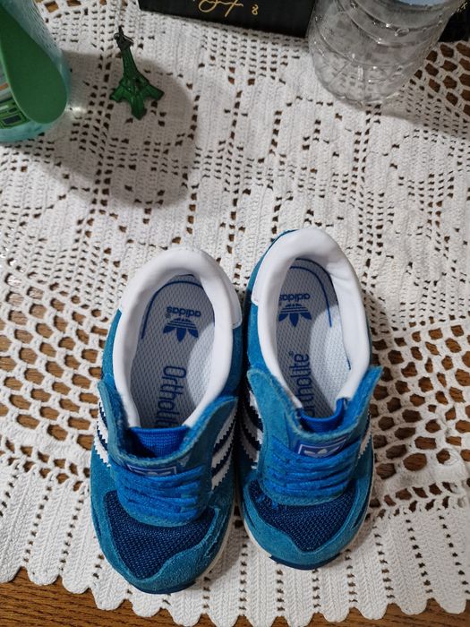 Маратонки адидас