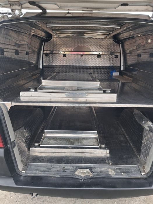 Продавам катафалка мерцедес вито