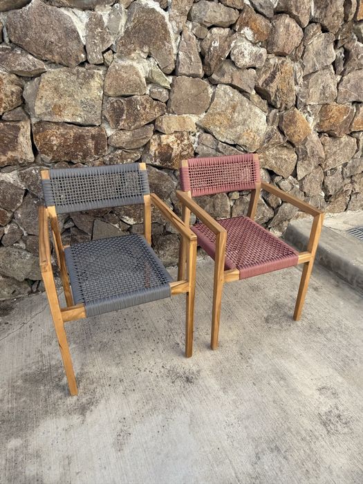 Стол от тиково дърво