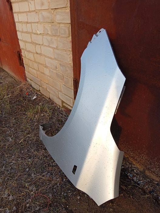 Продам крыло на Шевроле кобальт