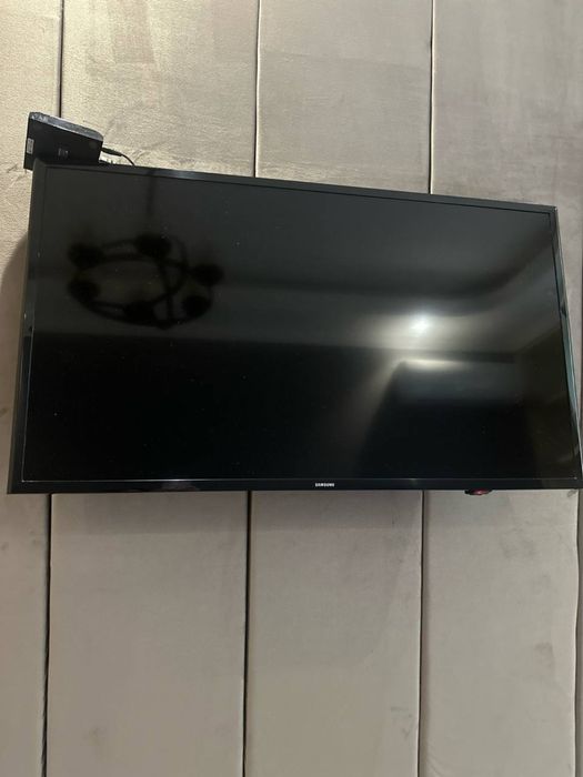 Телевизор Samsung 40 диагональ не смарт !