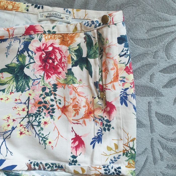 Дамска пола desigual, Levi's,pull&bear,stradivarius