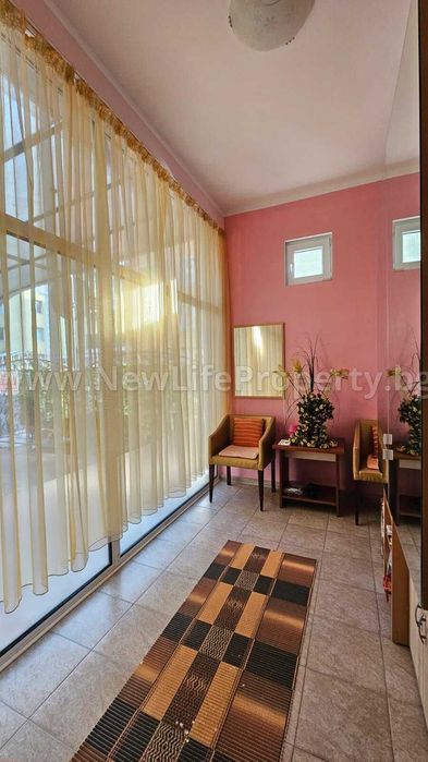 Търговско помещение в р-н „Стария възел“, Слънчев бряг