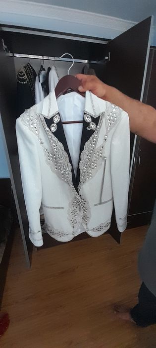 Costum de jinerica sau nasu