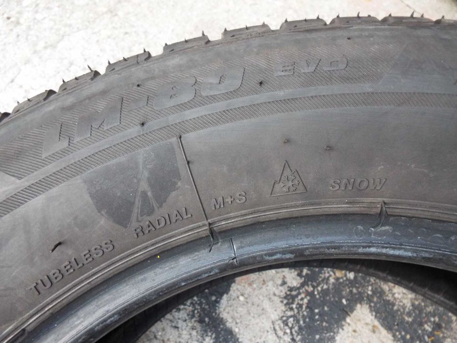 vand 4 anvelope de iarna 215/65/16  bridgestone lm 80 evo pret 700ron