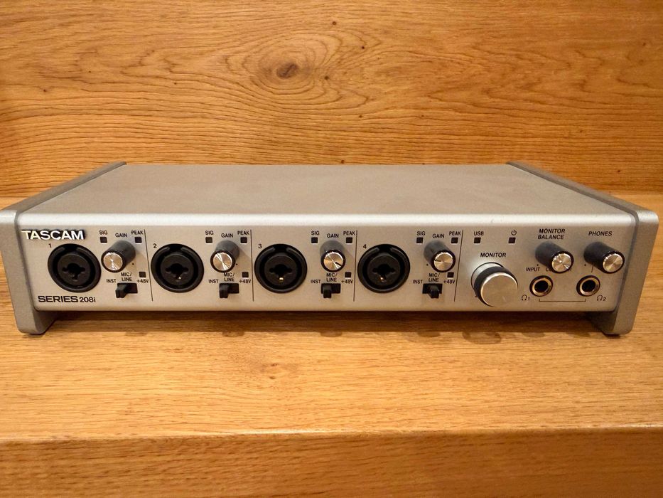 Placa de sunet USB Tascam Series 208i - 20 in / 8 out