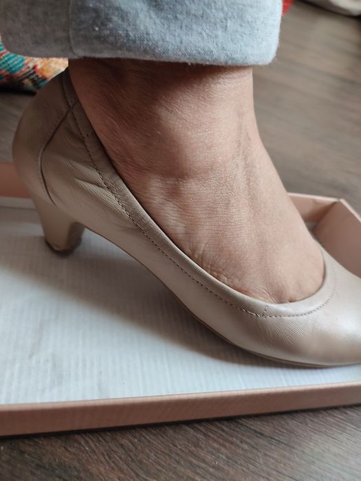 Продам обувь пару раз носили в отличном состоянии лоферы и туфли