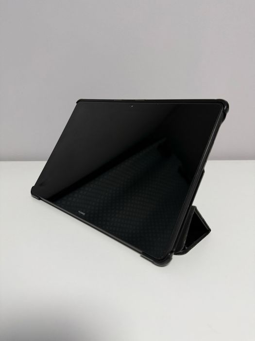 Tableta huawei media pad t5. Cu folie si husa. Negociabil