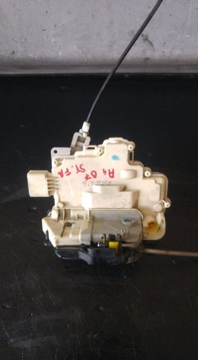 Broasca usa stanga fata audi a4 b7 ja68e1837015aa