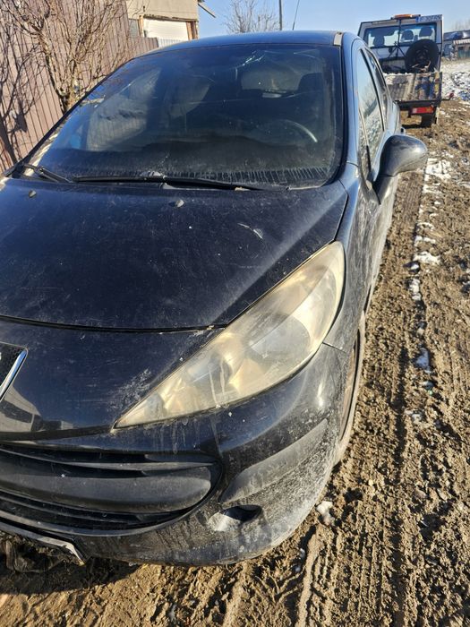 Piese Peugeot 207 1.4benzina motor cutie roti faruri