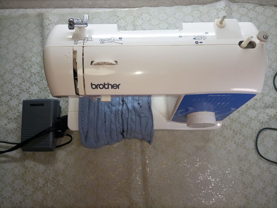 Продам швейную машинку