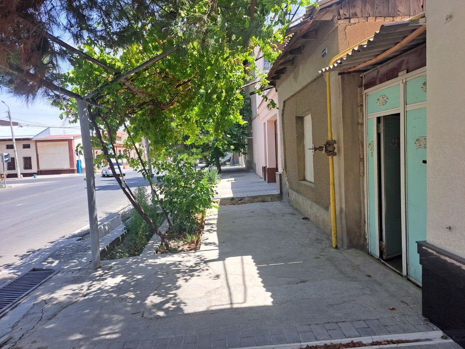 Xovli sotiladi zur joyda joylashgan