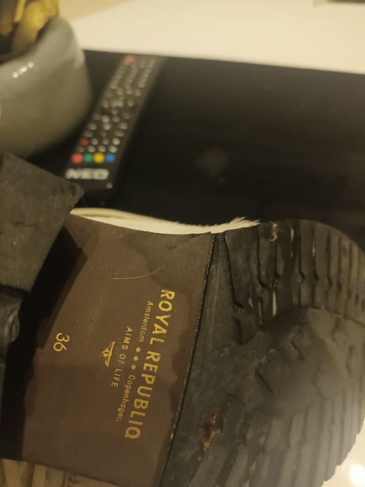 Боти бели естествена кожа и козина