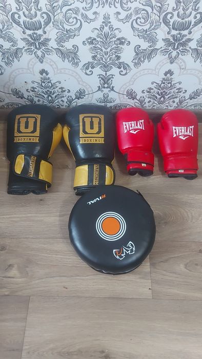 Перчатки боксёрские