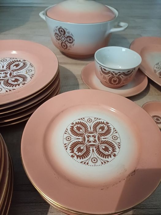Порцеланов сервиз нов