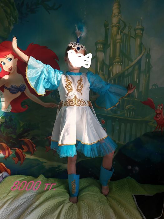 Срочно продам платье, костюмы.