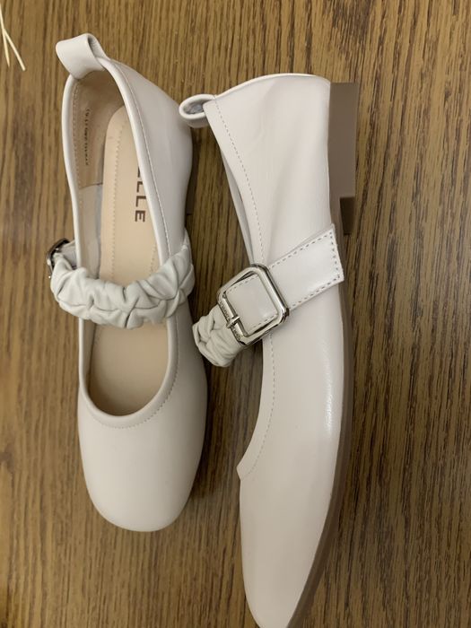 Продам туфли новые на девочку (девушку) с сайта Пиндуо