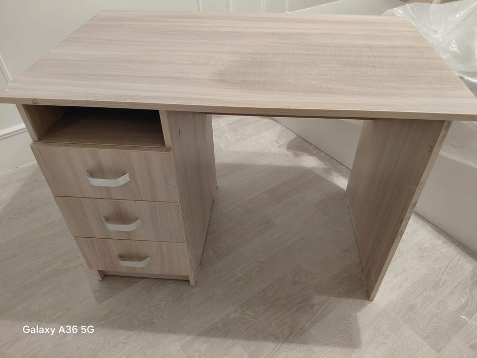 Оқу,жазу столдарын сатамын 3  дана