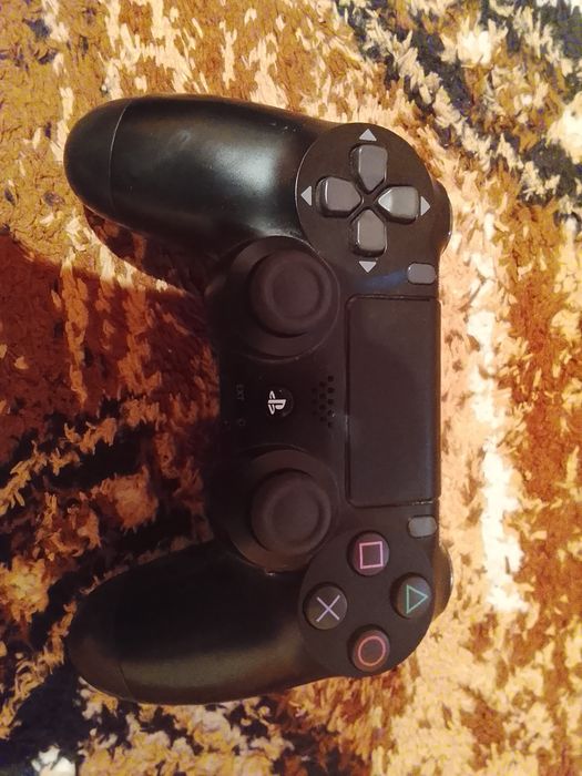 Vând PS4 slim in stare foarte buna