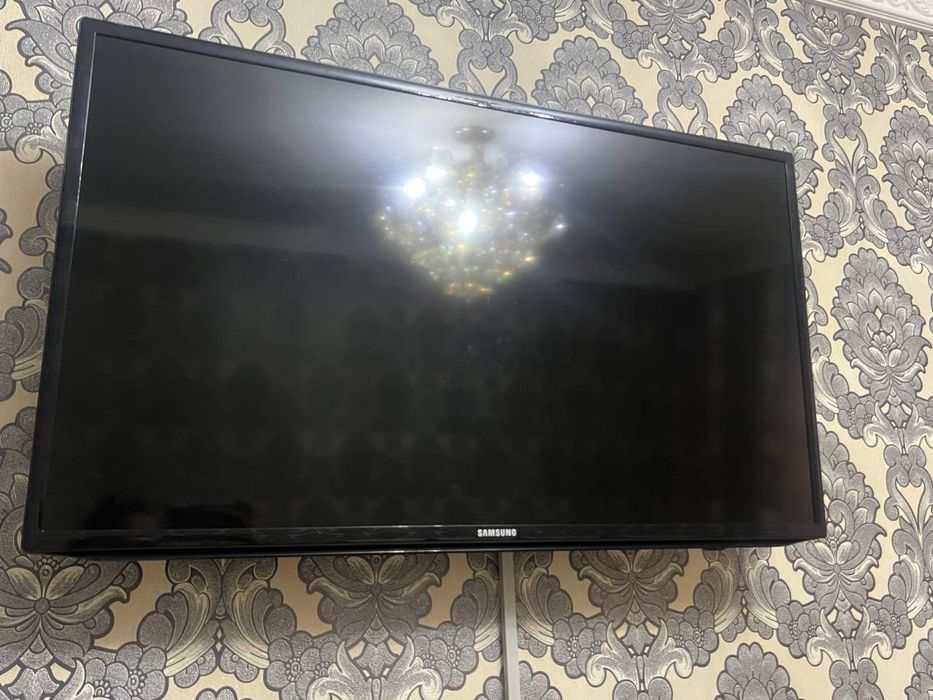 Продаётся телевизор. 40 диоганал. Холодильник лж.   стиральная машина.