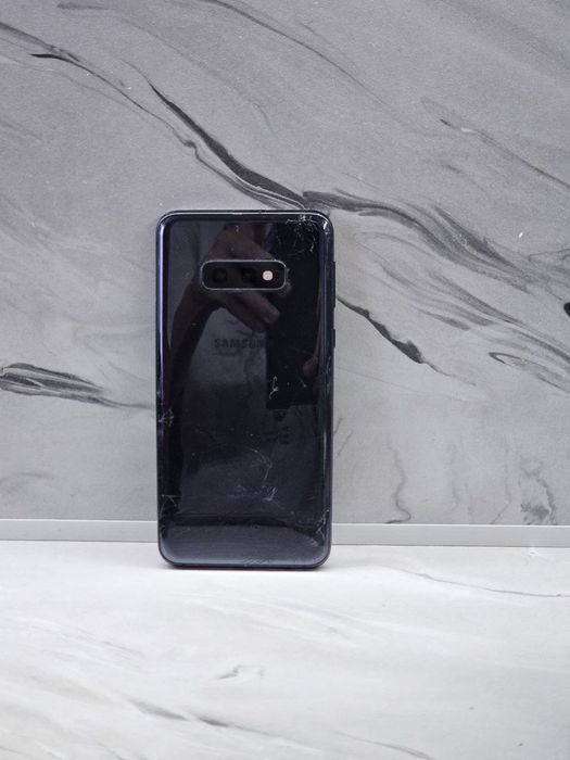 Очень срочно продам Samsung s10e