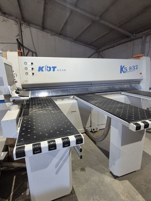 Vând utilaje producție mobilier