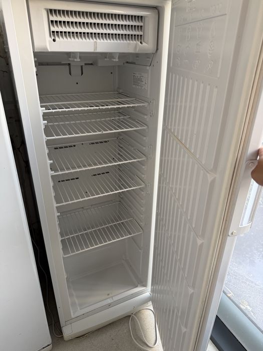 Продам морозильник indesit