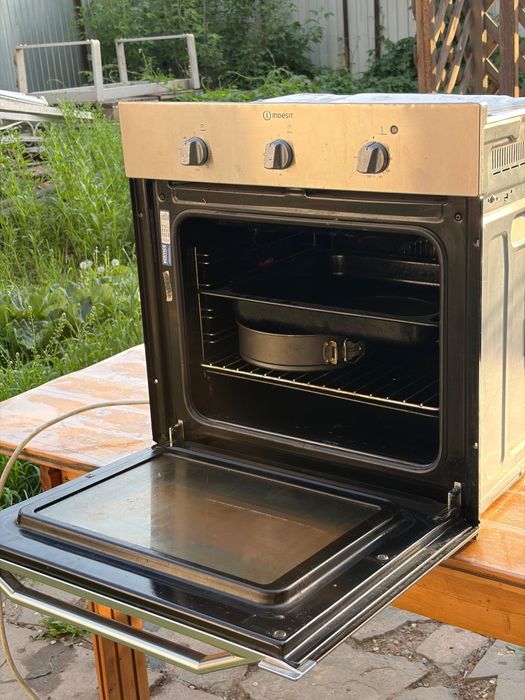 Духовка INDESIT,