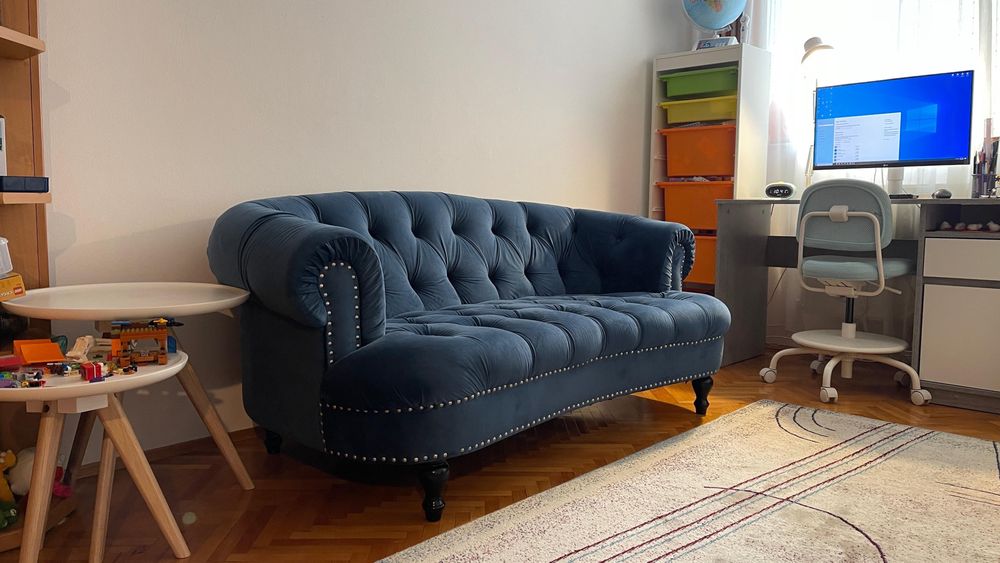 Canapea Chesterfield și bancheta tapițată