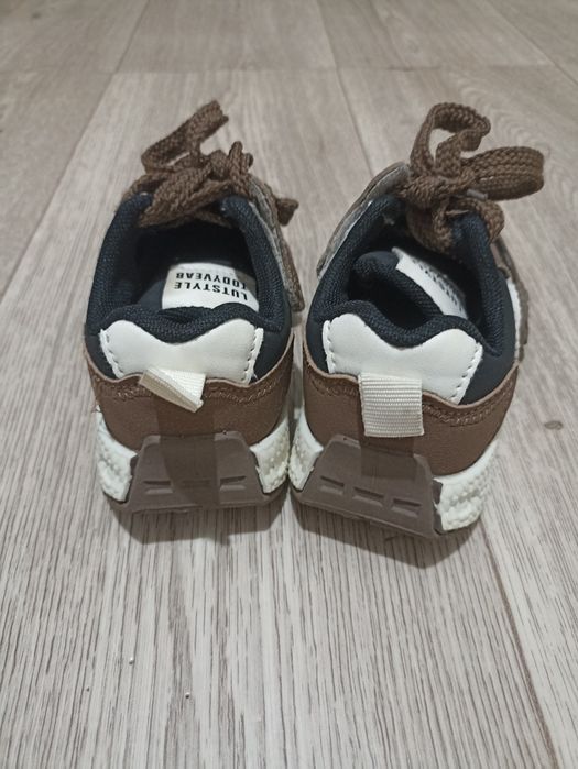 Кроссовки детские