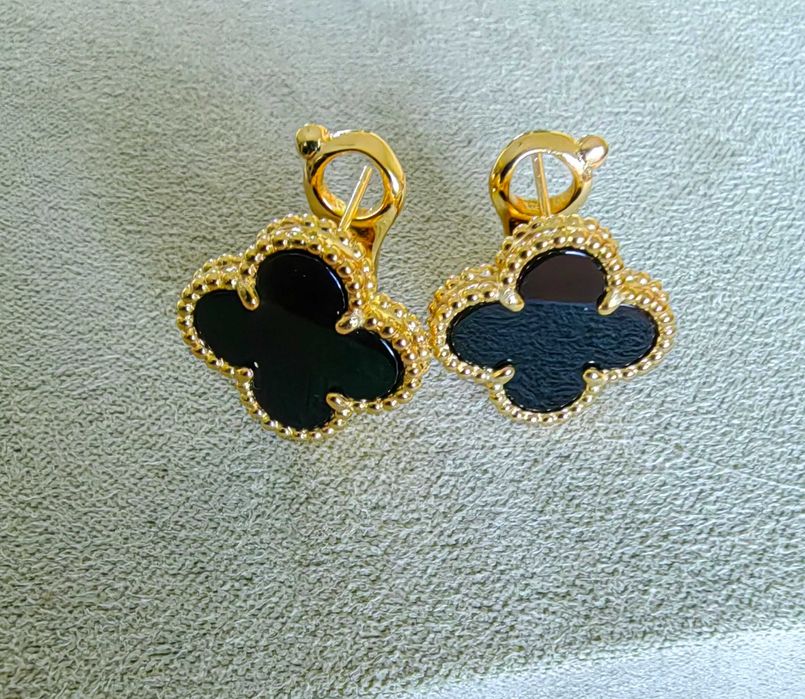 Златни обеци с черен оникс - Van Cleef & Arpels VCA Vintage Alhambra