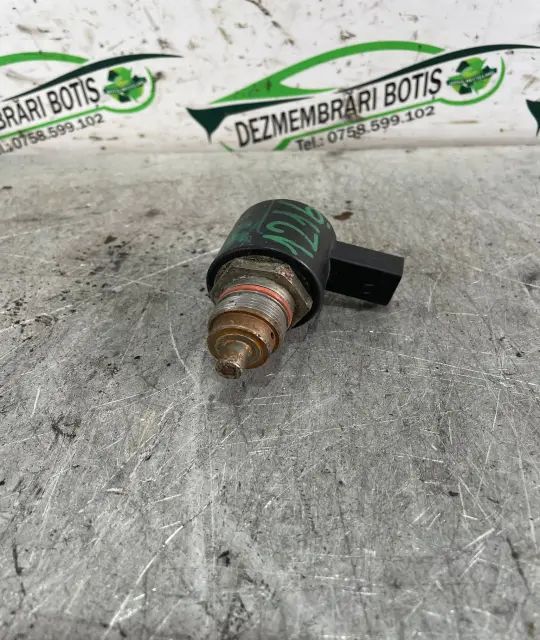 Regulator presiune combustibil rampa injectoare Mercedes-Benz E-Class