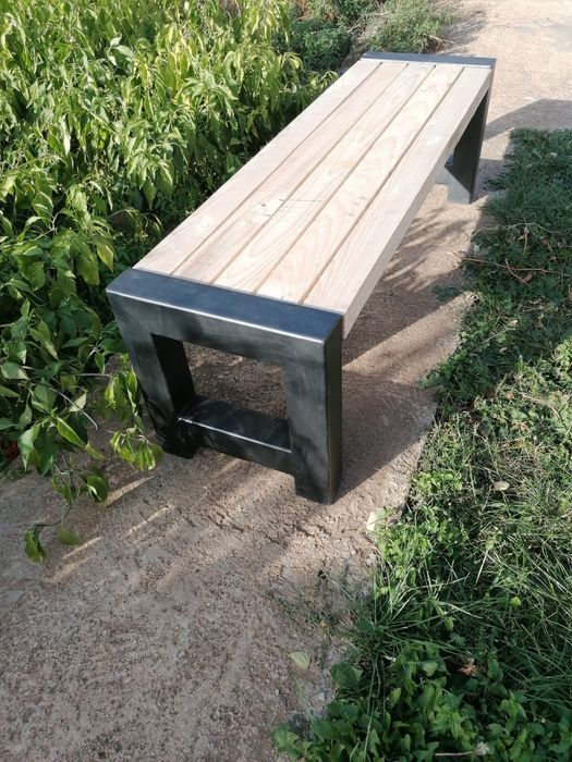 Крака за пейки и маси