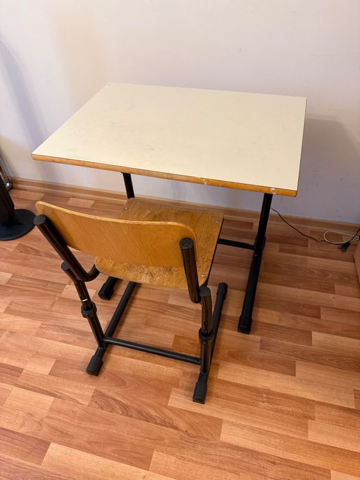 Детская парта со стулом