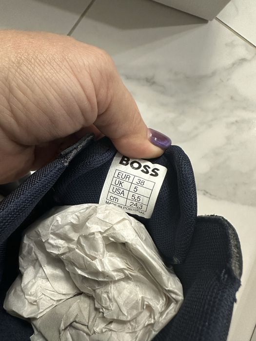 Нови оригинални спортно-елегантни обувки BOSS 38 номер
