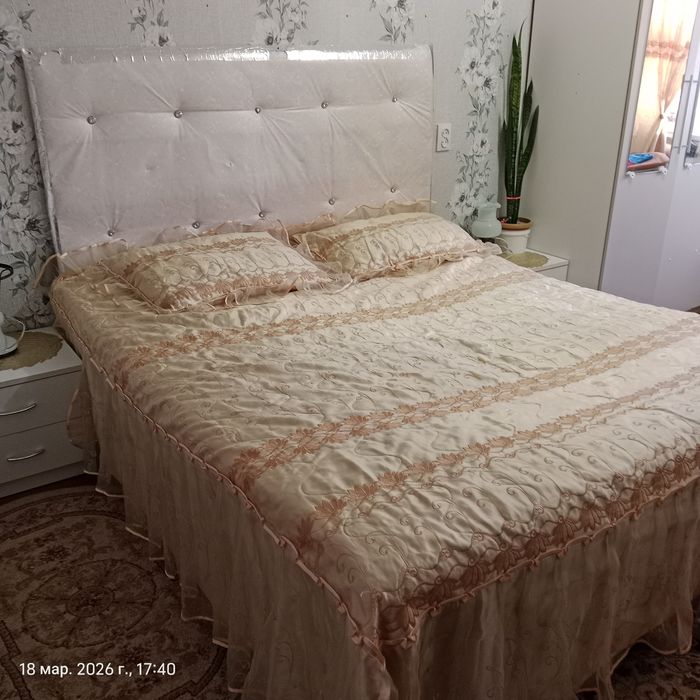 Прихожая , диван, кровать