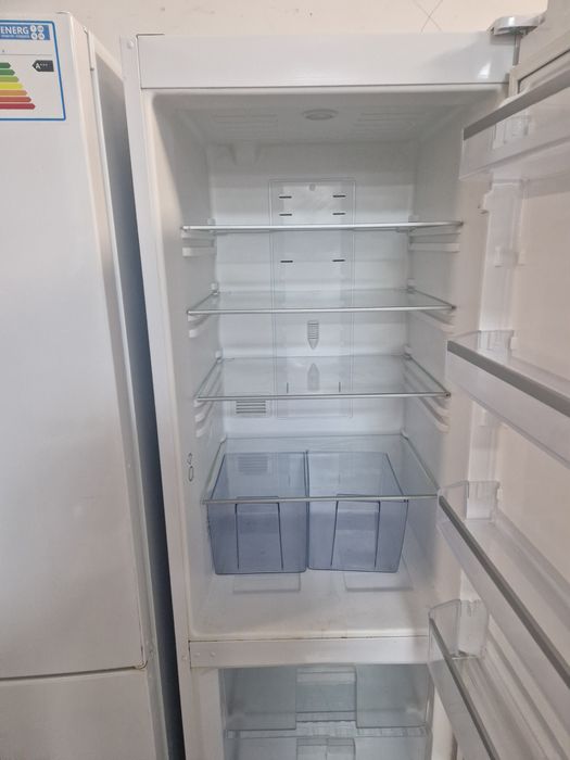 Хладилник с фризер Vestfros A++ No Frost