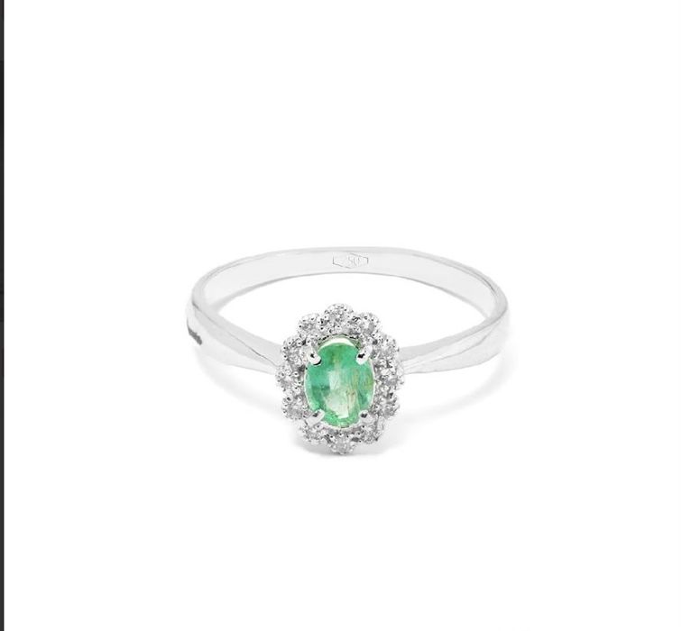 Пръстен 18К бяло злато с диаманти и смарагд