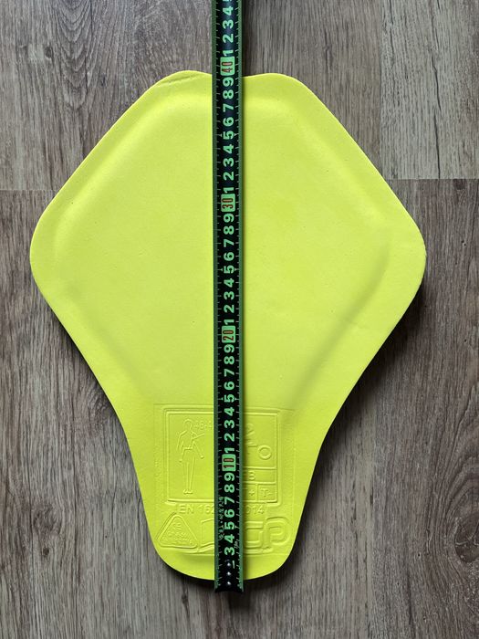 Far moto. Protecție/ armură spate geacă moto