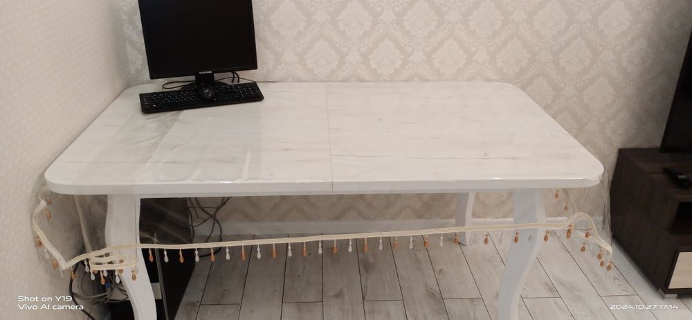 Стол для гостиной