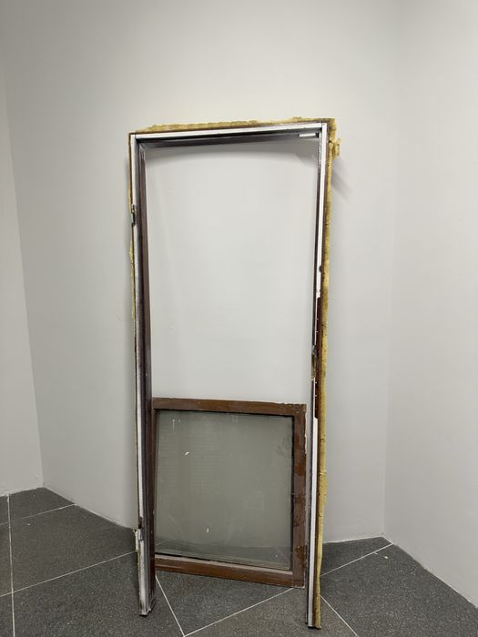 Деревянная дверь