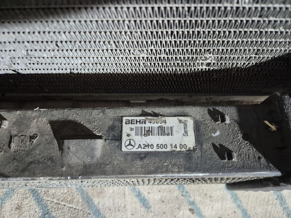 Радиатор 210 мерседес 2.2 CDI