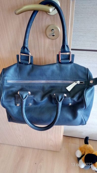 Poșete și cisme de dama