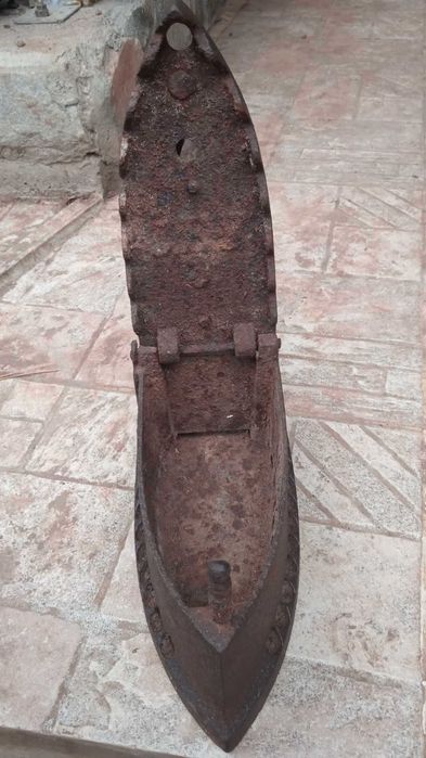 Стара ютия на въглища