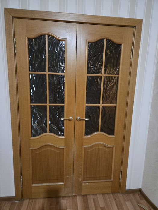 Продам двери дерево б/у