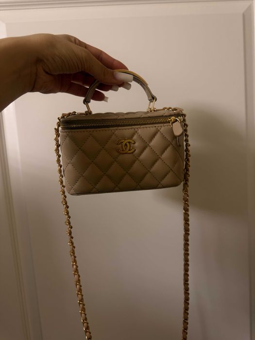 Gentuță Chanel Crem cu lanț auriu, nou